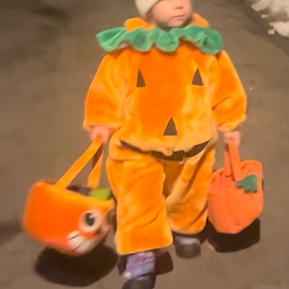 Halloween costume - Picture 3 of 3